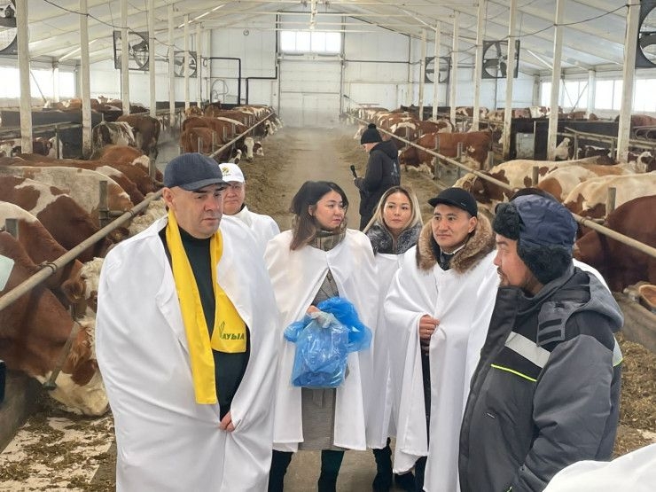 ЖИГУЛИ ДАЙРАБАЕВТЫҢ ШТАБ ӨКІЛДЕРІ ШАРУАЛАРМЕН ЖҮЗДЕСТІ