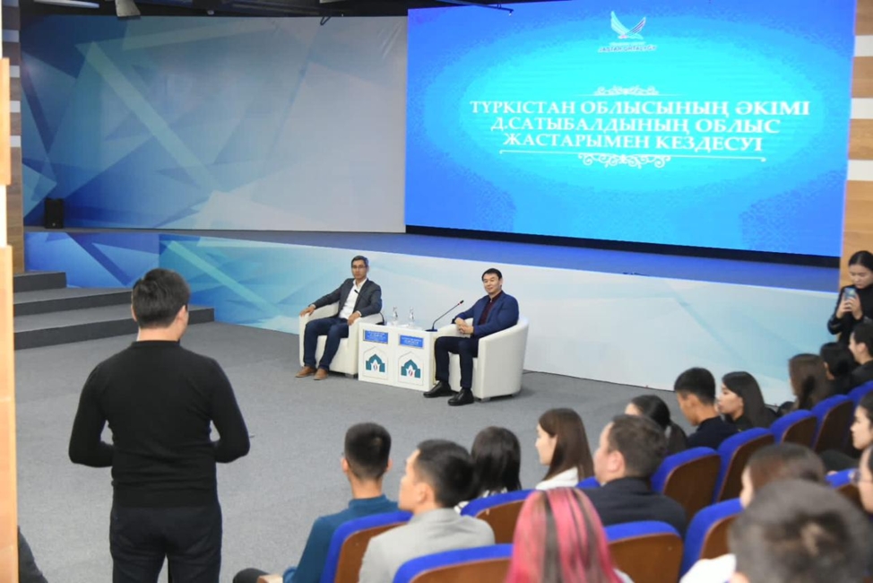 Түркістан облысының әкімі Дархан Сатыбалды өңір жастарымен кездесті