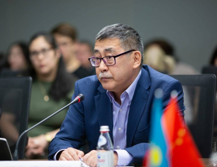 ПРЕЗИДЕНТТІККЕ ҮМІТКЕР МЕЙРАМ ҚАЖЫКЕН САЛАЛЫҚ КӘСІПОДАҚТАРДЫҢ ӨКІЛДЕРІМЕН КЕЗДЕСТІ