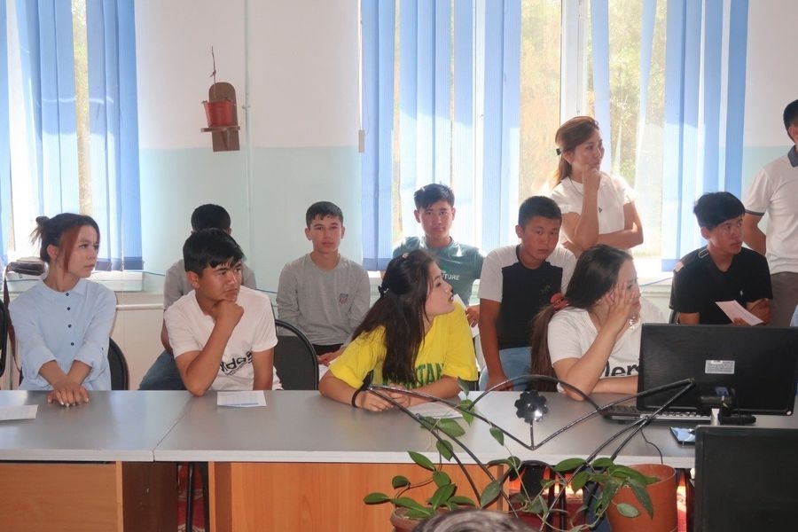 «Латын әліпбиі – өркениет жолы» атты ақпараттық сағат өтілді
