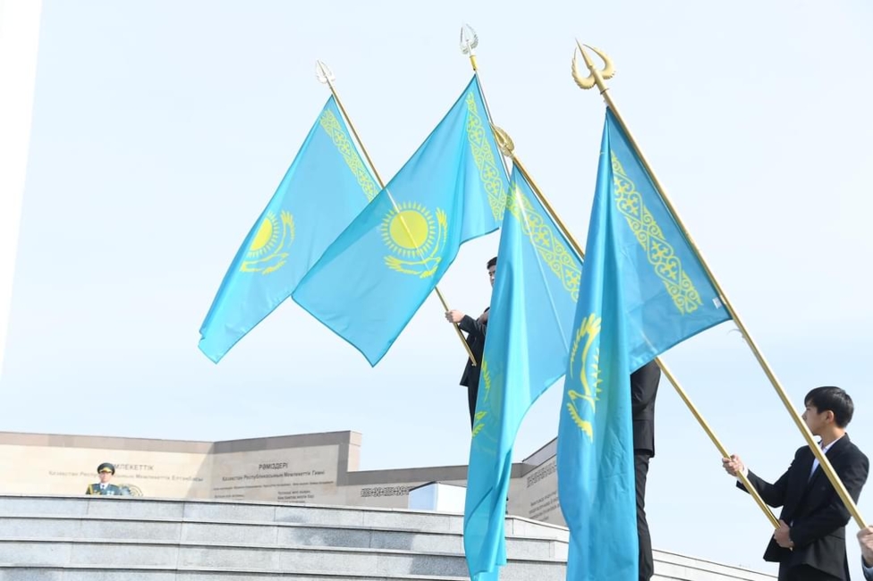 РЕСПУБЛИКА КҮНІНДЕ ТҮРКІСТАНДА КӨК ТУ ЖЕЛБІРЕДІ