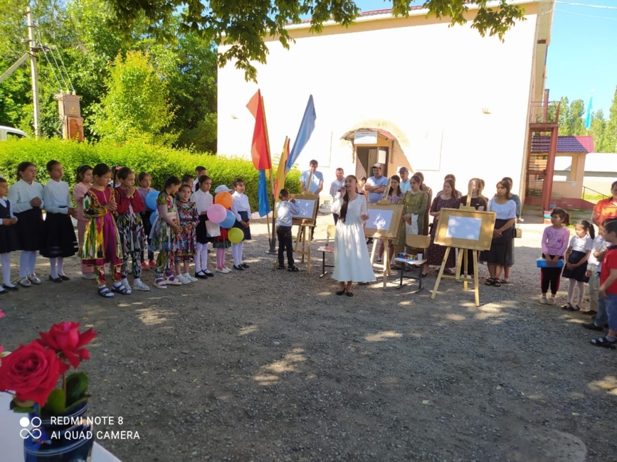 Балаларға сыйлықтар табыс етілді