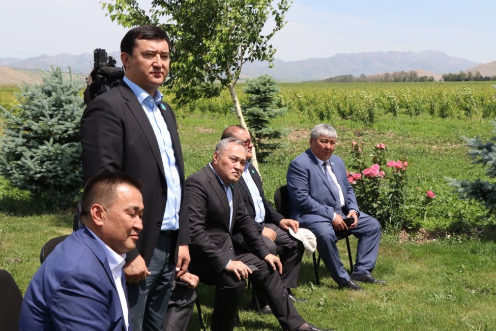 «AMANAT»: МӘЖІЛІС ДЕПУТАТТАРЫ НАУҚАН АЯСЫНДА ТҮЛКІБАСТЫҚ ШАРУАЛАРМЕН КЕЗДЕСТІ